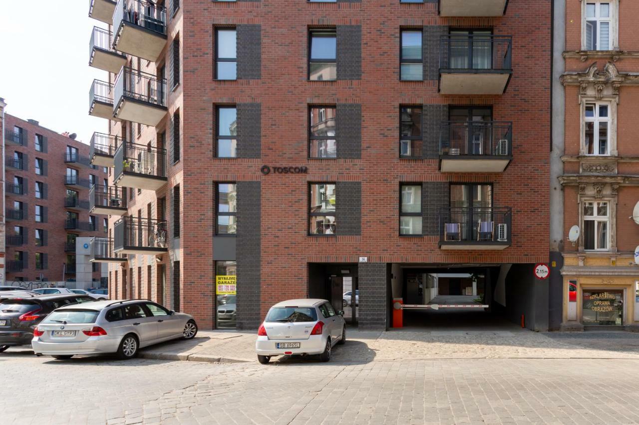 Luxury With Large Terrace Apartment *